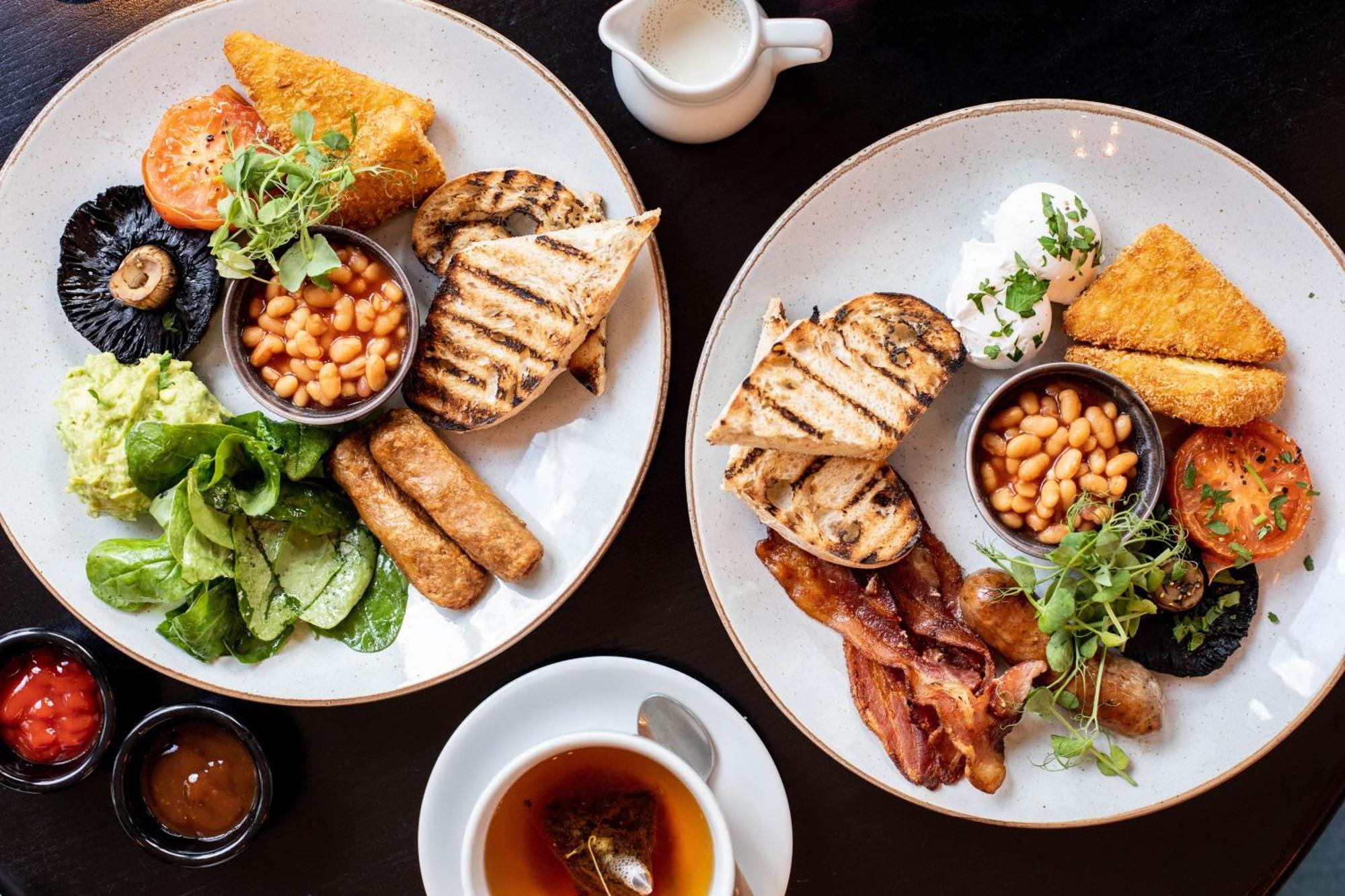 Citysuites 2 Aparthotel Manchester Exterior photo The photo displays two plates of hearty breakfast items. Each plate includes:

- Grilled bread slices
- Grilled sausages
- Baked beans served in a small bowl
- Fresh salad with greens
- A slice of tomato
- A piece of grilled mushroom
- Crispy bacon s
